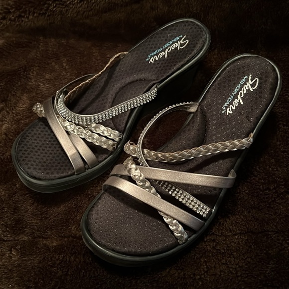 🖤PRICE DROP🖤Sketchers Memory Foam Sandals 2 inch heel. Excellent SIZE 10 🖤🩶 - Picture 6 of 6
